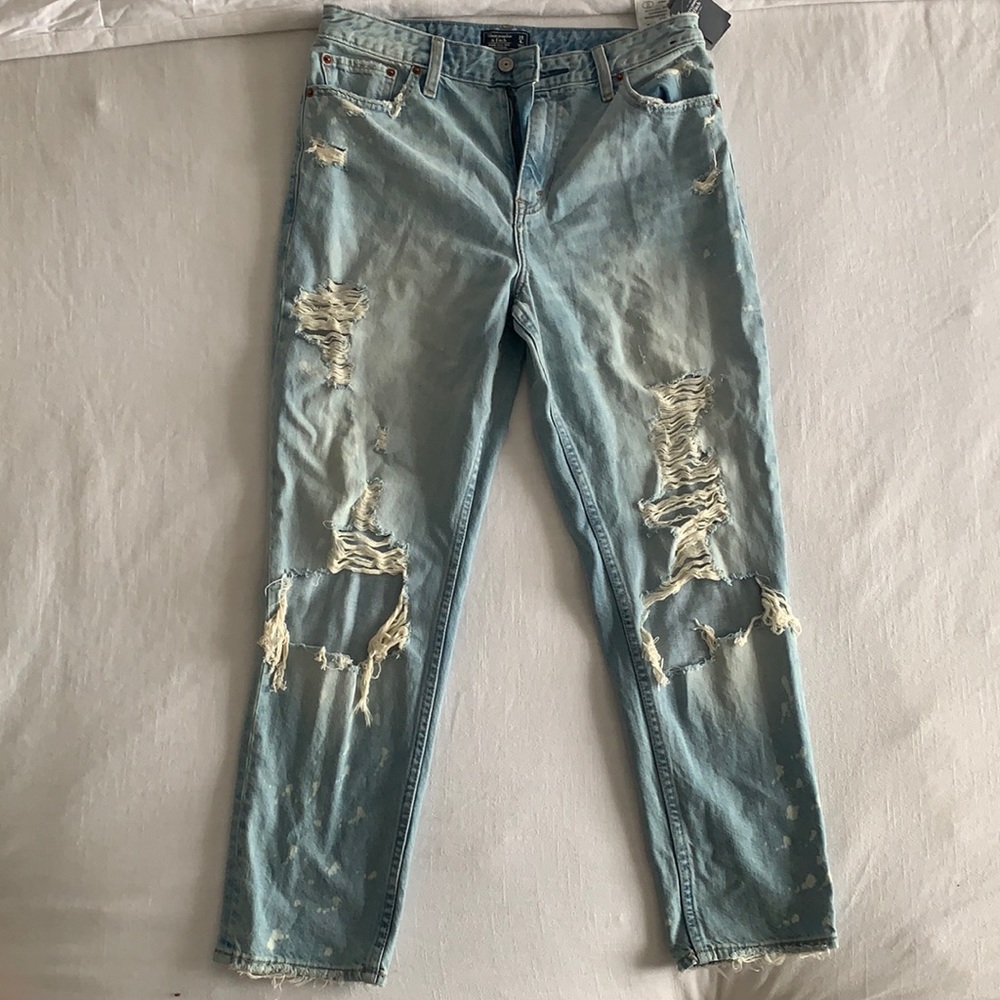 Brand new Abercrombie and Fitch Annie high rise girlfriend jeans